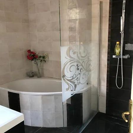 Villa-gaby Entiere Et Piscine * Мантон