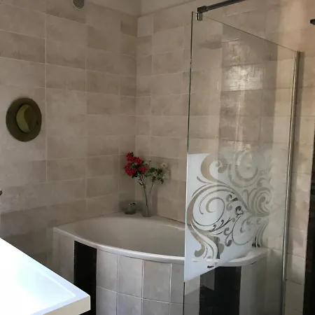 Villa-gaby Entiere Et Piscine 빌라