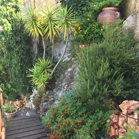 Villa-gaby Entiere Et Piscine * Мантон