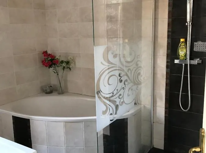 Villa-gaby Entiere Et Piscine * Menton